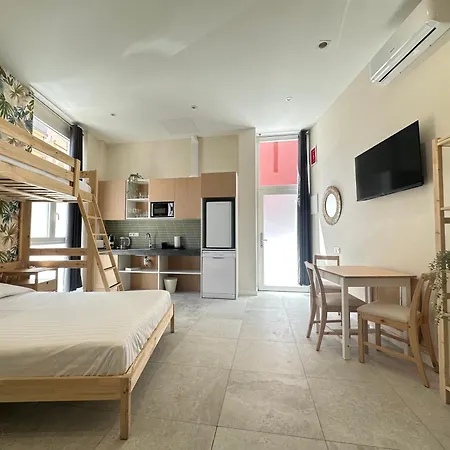 アパート Calma Lofts